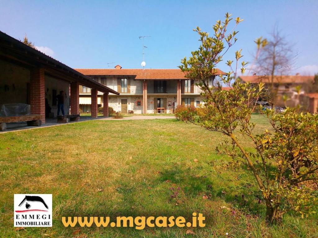 Rustico / casale a Castelletto sopra ticino in Beati S.N.C. - Foto 3