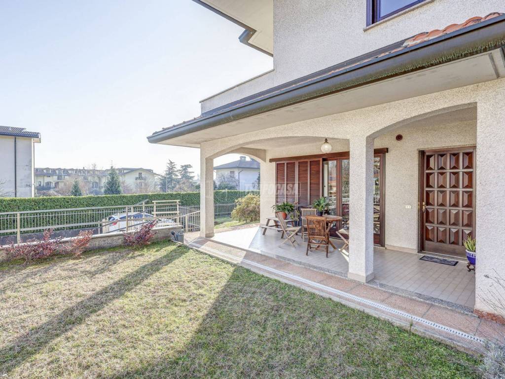 Villa a Casorate sempione in Via Trieste - Foto 2