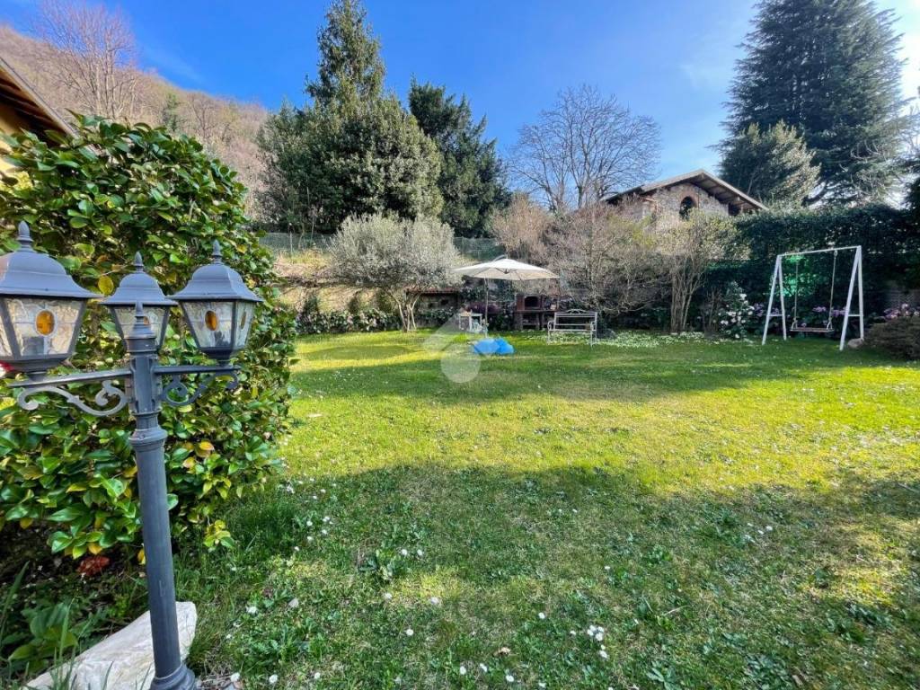 Villa a Besano in Via franzosi, 34 - Foto 2