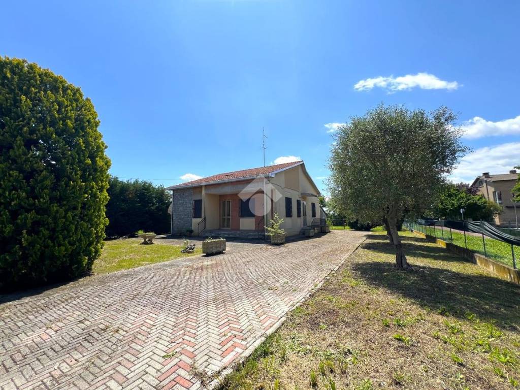 Casa indipendente a Mirandola in Via guagnellina, 92 - Foto 2