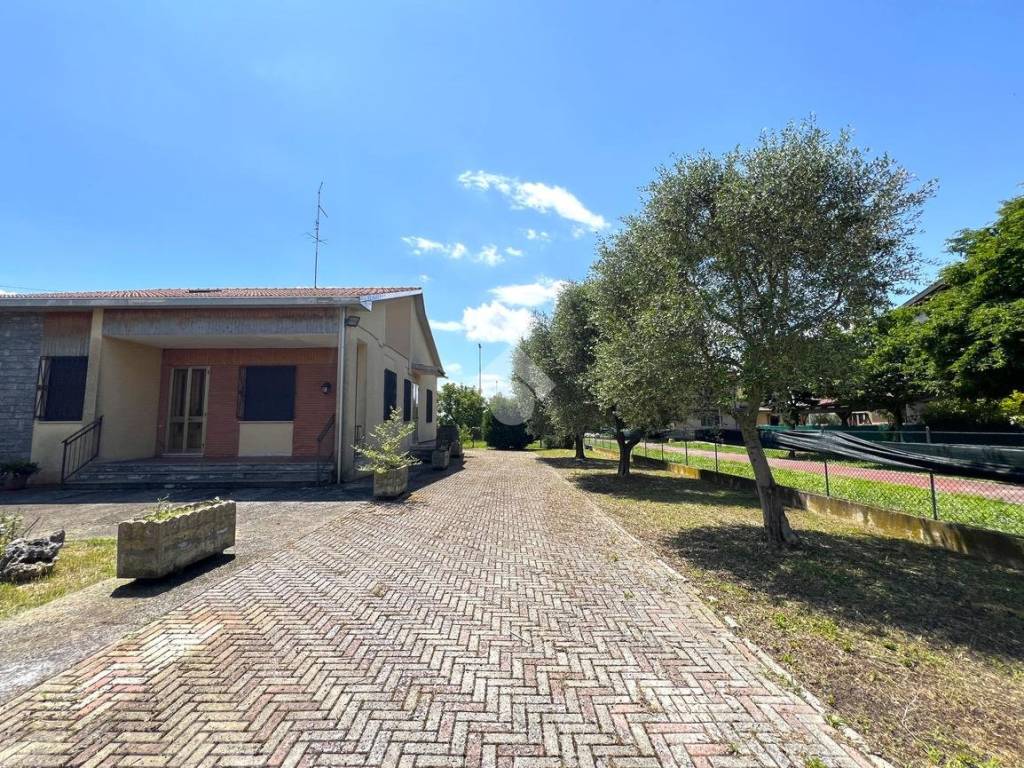 Casa indipendente a Mirandola in Via guagnellina, 92 - Foto 3