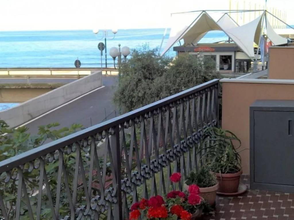 Appartamento a Borghetto santo spirito in Lungomare Matteotti 33. - Foto 3
