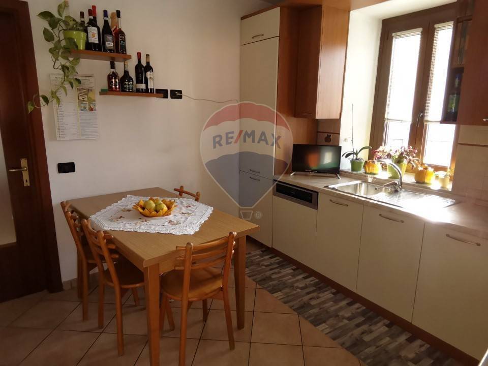 Appartamento a Luino in Via Cartiera, 5 - Foto 2