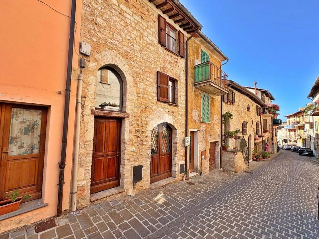 Casa indipendente a Gualdo tadino in Via Cesare Battisti - Foto 3
