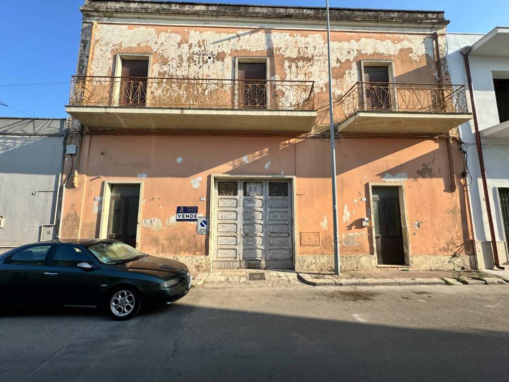 Appartamento a San donaci in Via Vittorio Alfieri - Foto 2