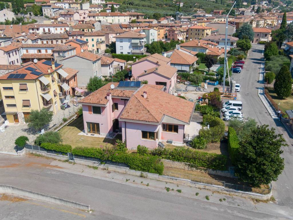 Villa a Sant'ambrogio di valpolicella in Via Don Angelo Ferrari, 8 - Foto 2