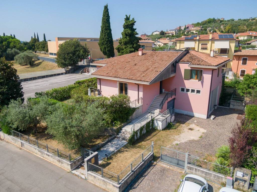 Villa a Sant'ambrogio di valpolicella in Via Don Angelo Ferrari, 8 - Foto 3