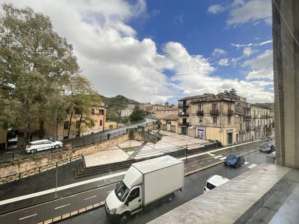 Appartamento a Cosenza in Piazza Dei Bruzi S.N.C. - Foto 2