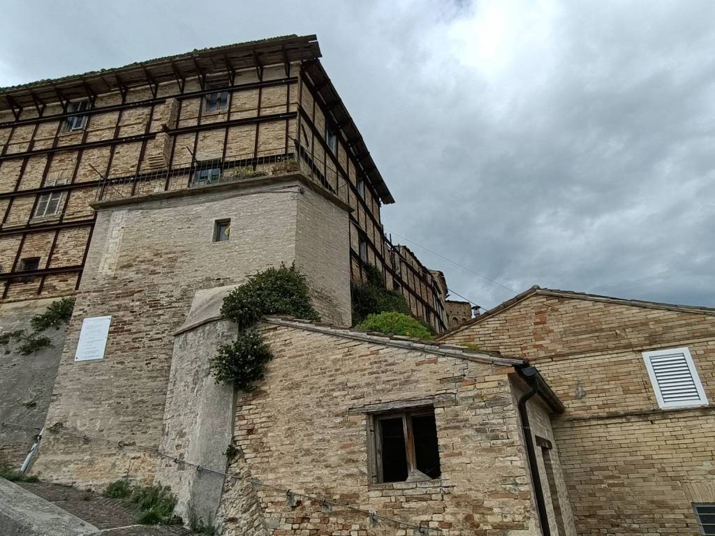 Palazzo / stabile a Montegiorgio in Piazza 28 Ottobre - Foto 2