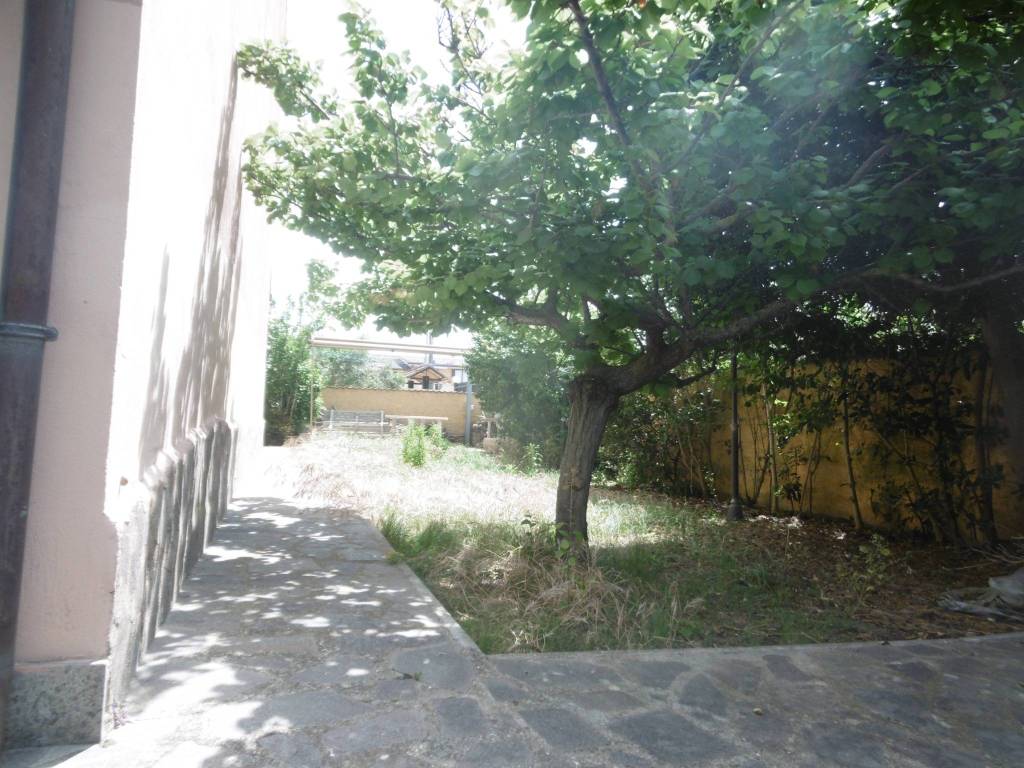 Villetta a schiera a Pomezia in Via Dora Riparia - Foto 5