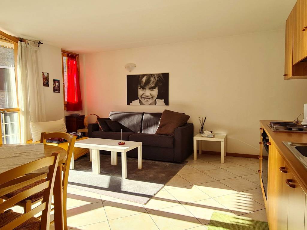 Appartamento a Chiesa in valmalenco in Via V Alpini - Foto 2