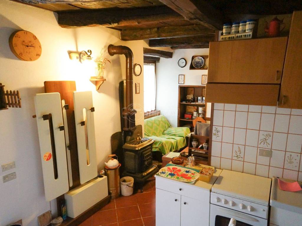 Casa indipendente a Caprezzo in Via Fonti, 2 - Foto 2
