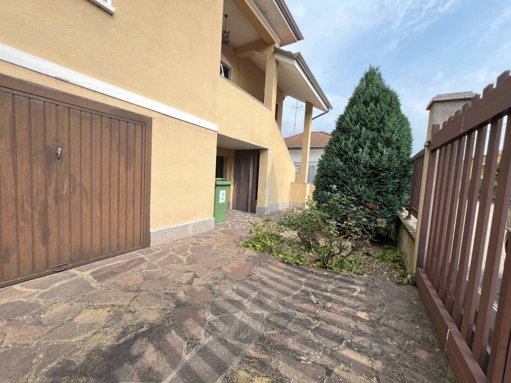 Villa a Robbio in Via Amedeo Avogadro di Quaregna, 18 - Foto 2