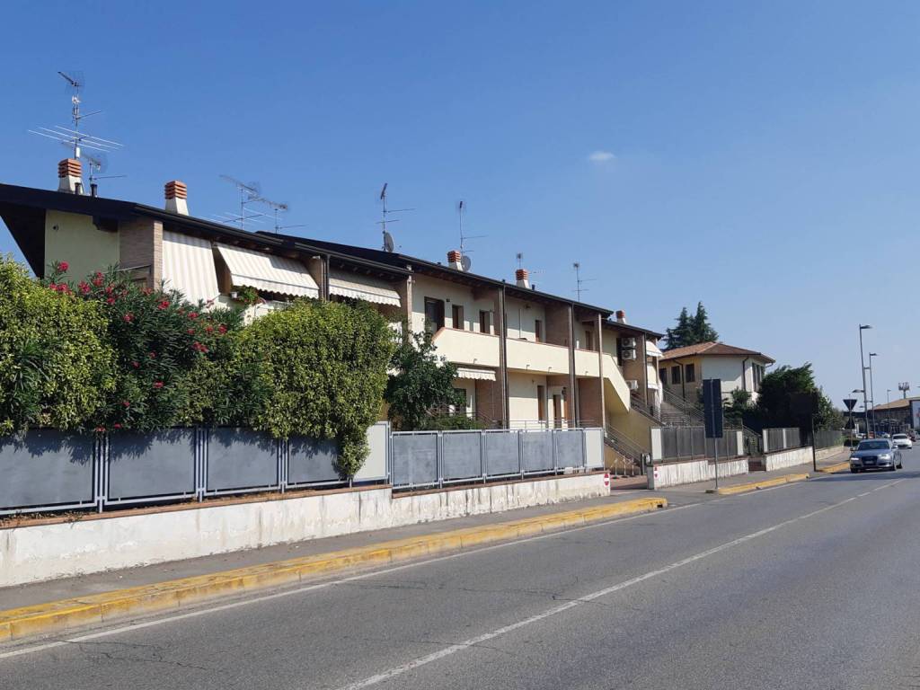 Appartamento a Castiglione delle stiviere in Via Camillo Benso di Cavour - Foto 2