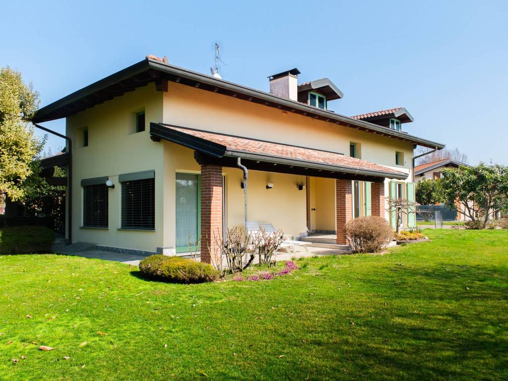 Villa a Cadrezzate con osmate in Via Giacomo Matteotti, 695 - Foto 2