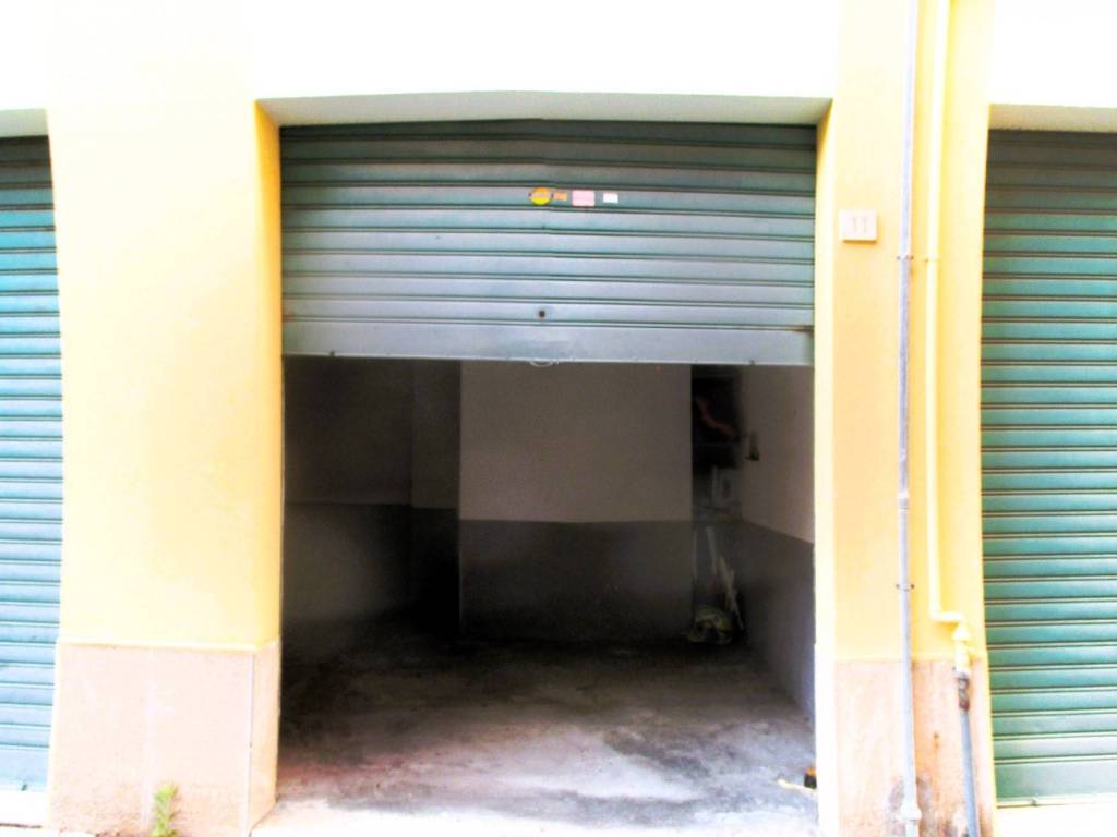 Box / garage a Albenga in Piazza Giacomo Matteotti - Foto 2