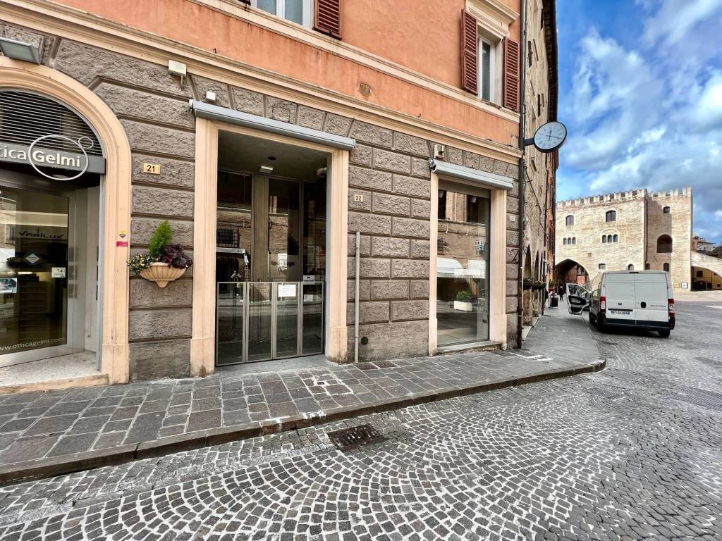 Immobile a Fabriano in PIAZZA DEL COMUNE - Foto 4