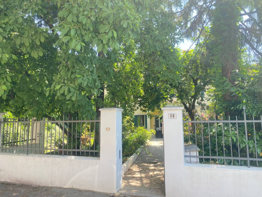 Villa a Gorizia in Via Antonio Tabai, 38 - Foto 2