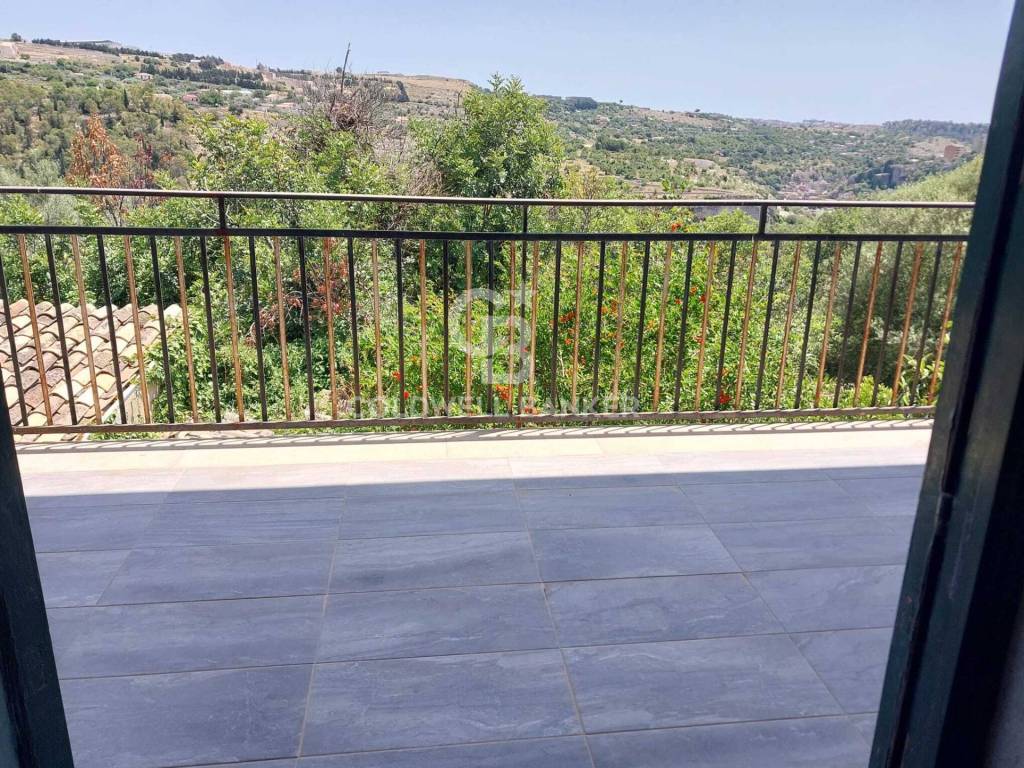 Casa indipendente a Modica in VIA ROMA, 206 - Foto 2