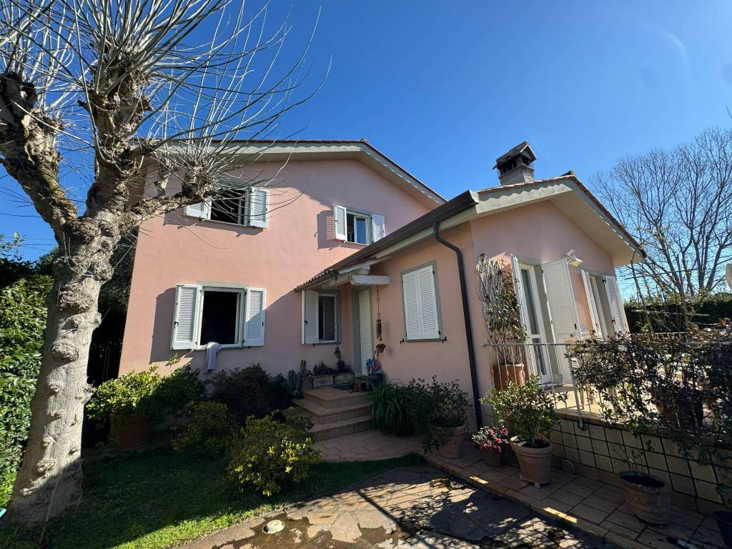Villa a Pietrasanta in Via Pontenuovo, 96 - Foto 2