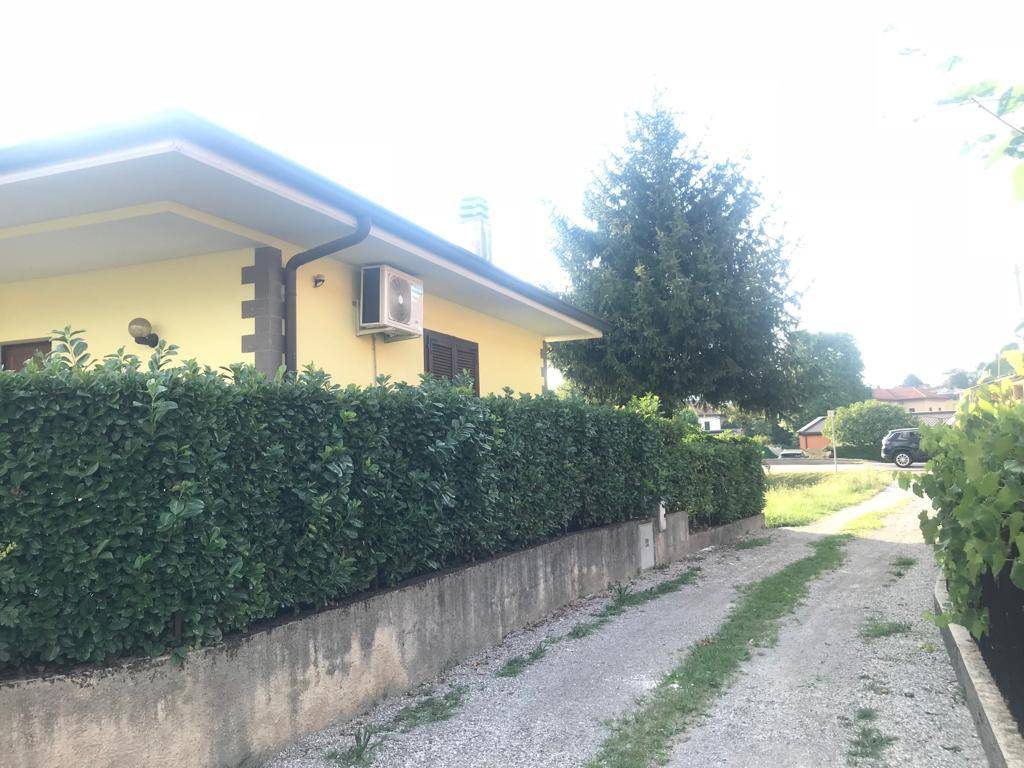 Villa a Molteno in Viale Alcide De Gasperi, 1 - Foto 4