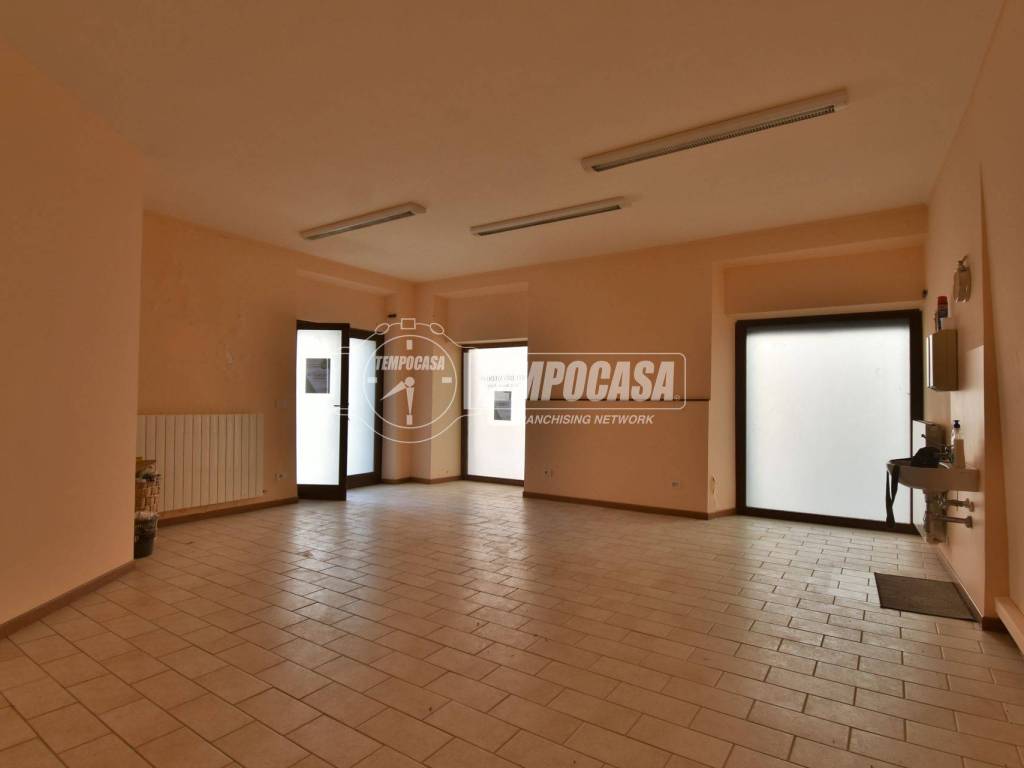 Immobile a Caldarola in Piazza Giacomo Leopardi 1 - Foto 2