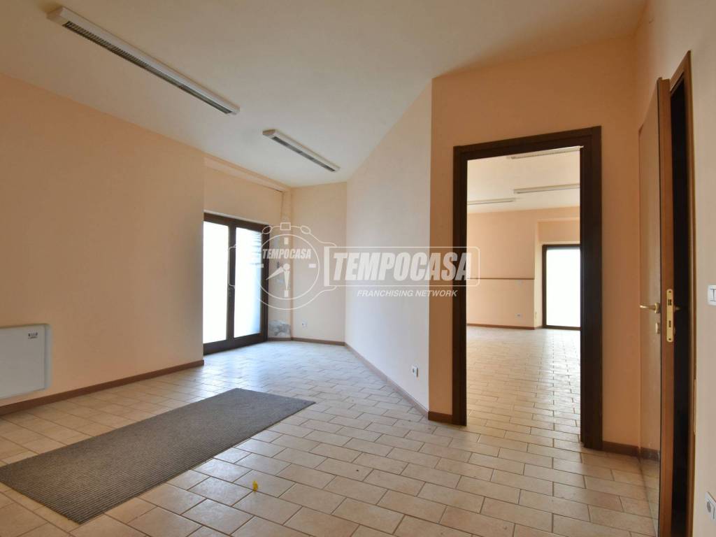 Immobile a Caldarola in Piazza Giacomo Leopardi 1 - Foto 4