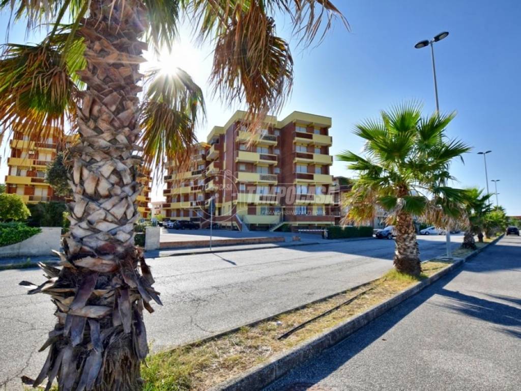 Appartamento a Porto recanati in Viale Cristoforo Colombo 49 - Foto 2