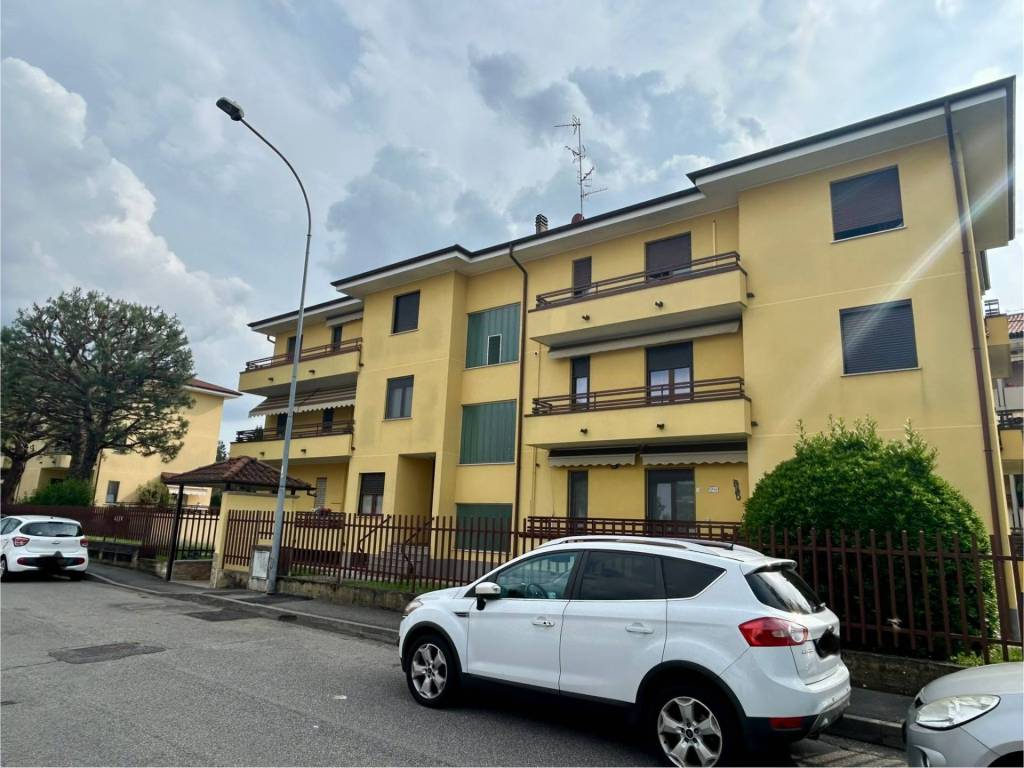 Appartamento a Solbiate olona in VIA MONTE CIMONE, 7 - Foto 2