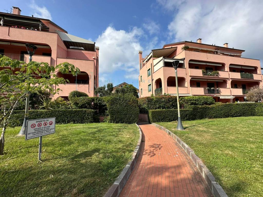 Appartamento a Albenga in Via Monsignor Cambiaso, 45 - Foto 2