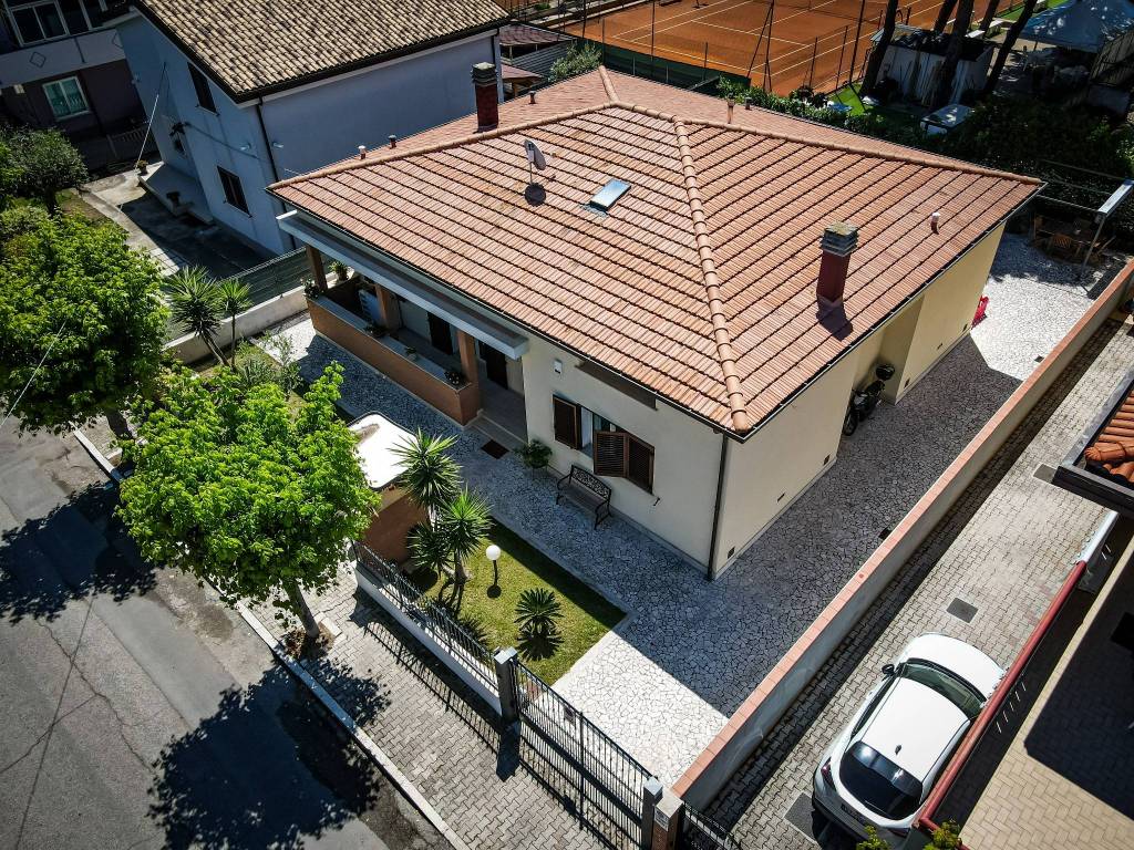 Villa a Martinsicuro in Via Marco Polo, 8 - Foto 2