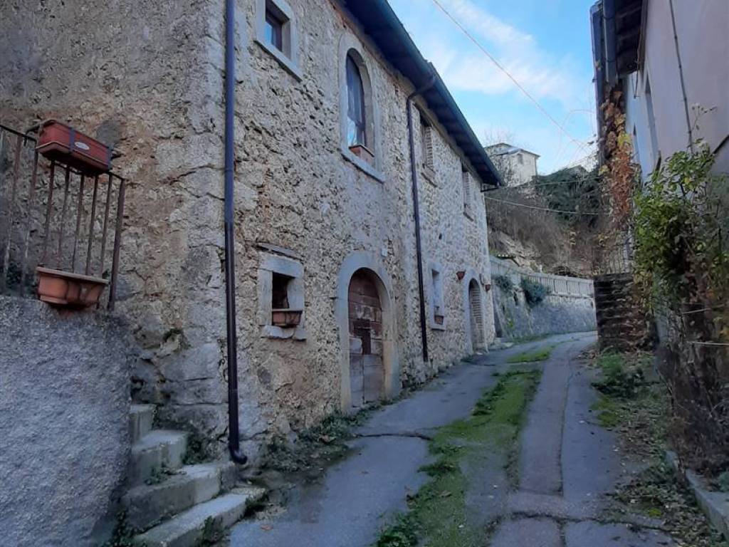 Casa indipendente a Borgorose in via Equicola, 60 - Foto 2