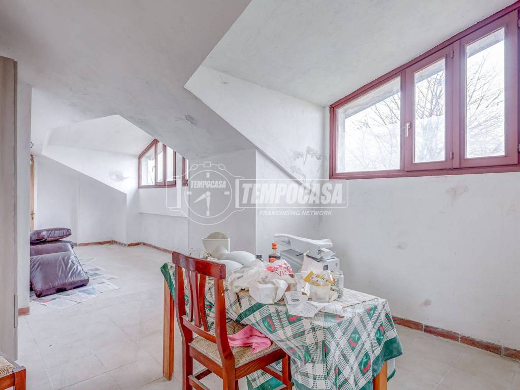 Appartamento a Angera in Via Giacomo Puccini, 41 - Foto 2