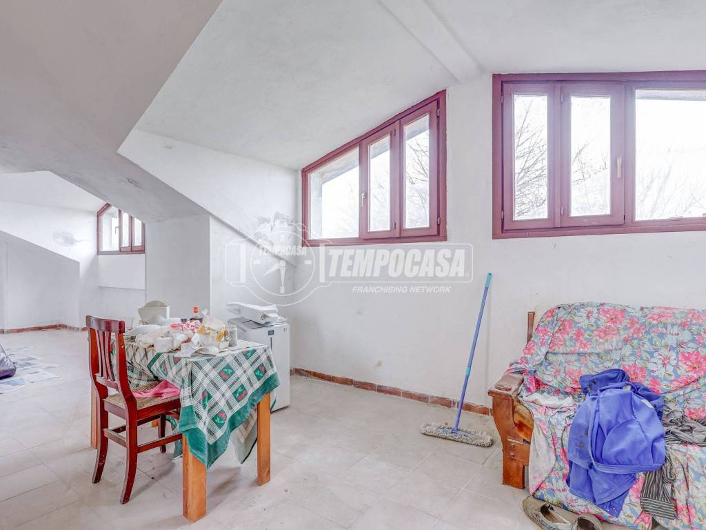 Appartamento a Angera in Via Giacomo Puccini, 41 - Foto 4