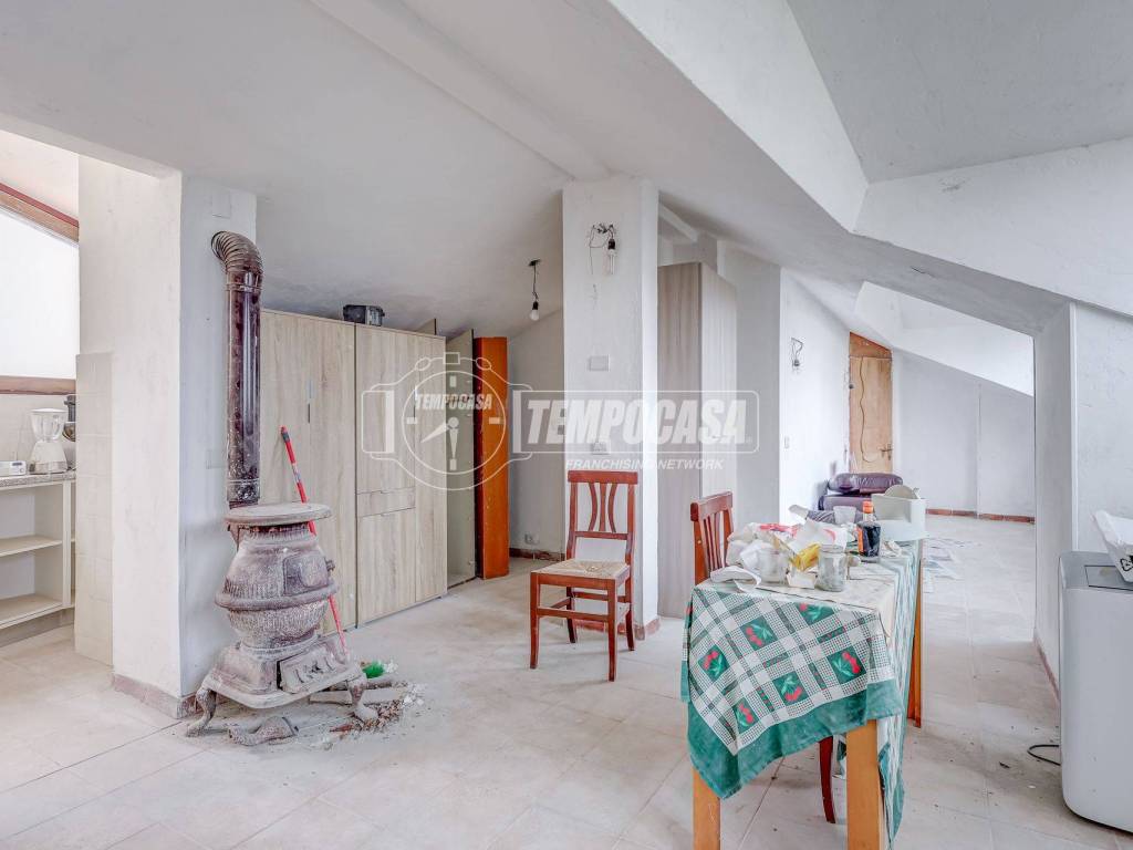 Appartamento a Angera in Via Giacomo Puccini, 41 - Foto 5