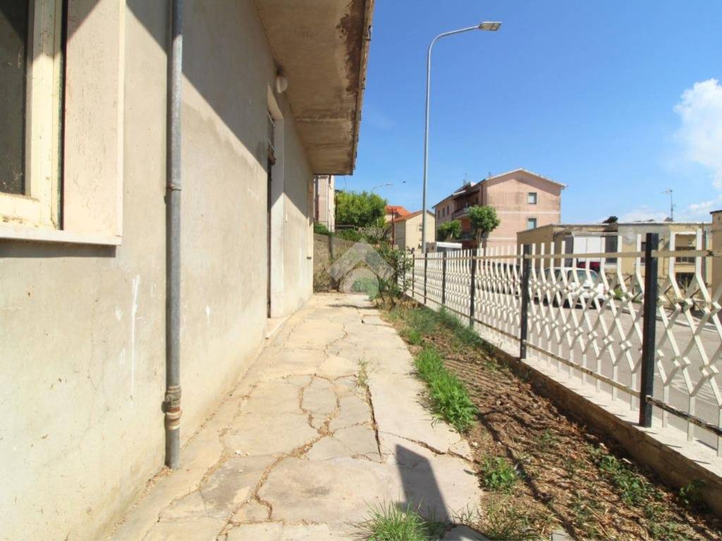 Casa indipendente a Spoltore in VIA G. DI MARZIO, 41 - Foto 4