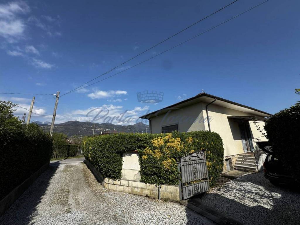 Villa a Pietrasanta in Via Tonfano - Foto 4