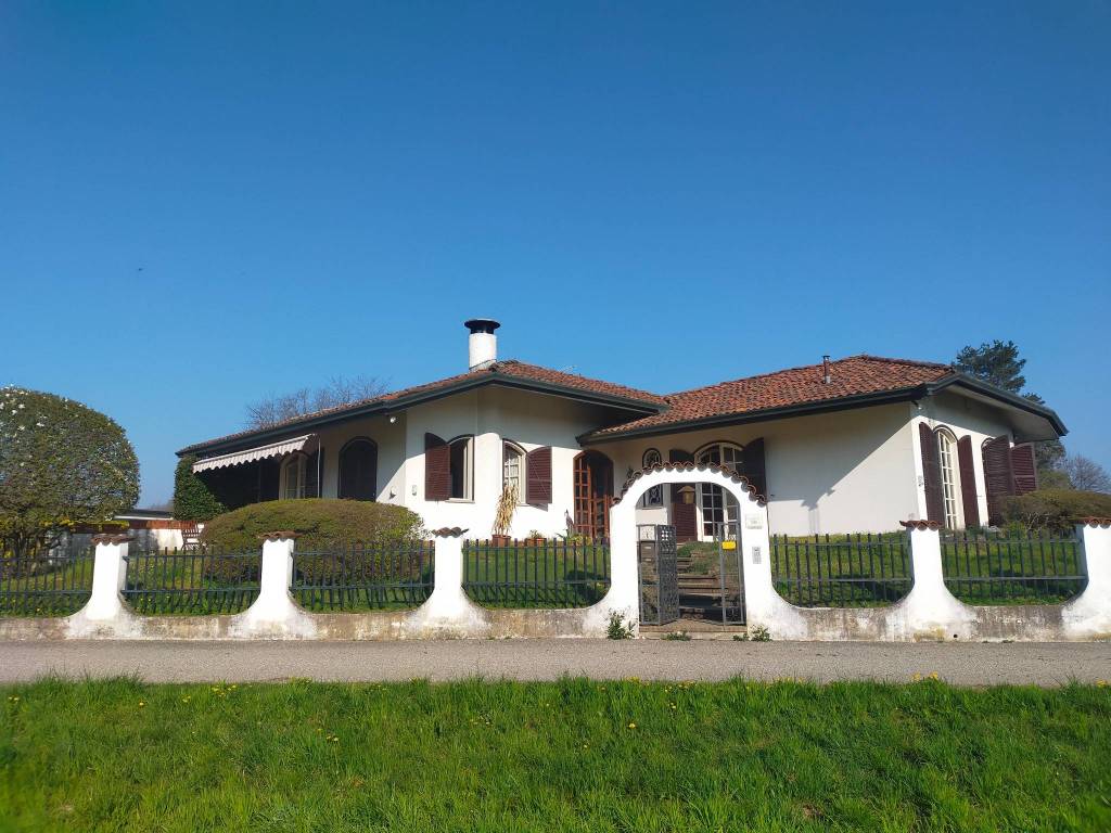 Villa a Borgomanero in Via Novara, 156 - Foto 2