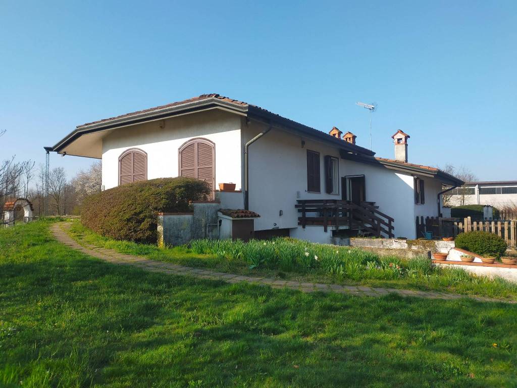 Villa a Borgomanero in Via Novara, 156 - Foto 3