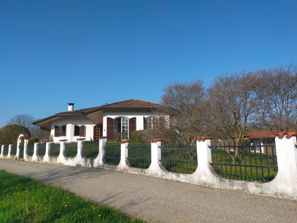 Villa a Borgomanero in Via Novara, 156 - Foto 5