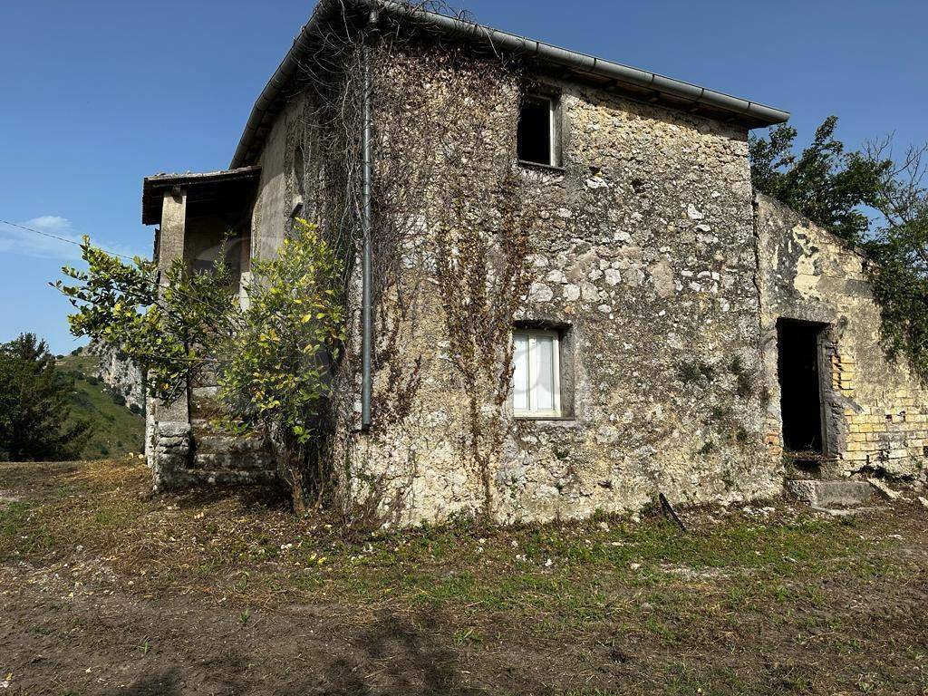 Rustico / casale a Rocca d'arce in Via Madonna del Riparo - Foto 2