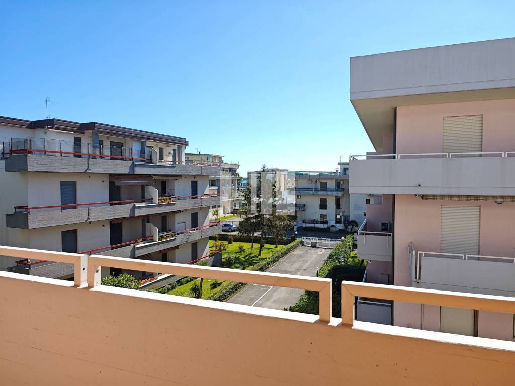 Appartamento a Martinsicuro in Via Vincenzo Bellini, 5 - Foto 3