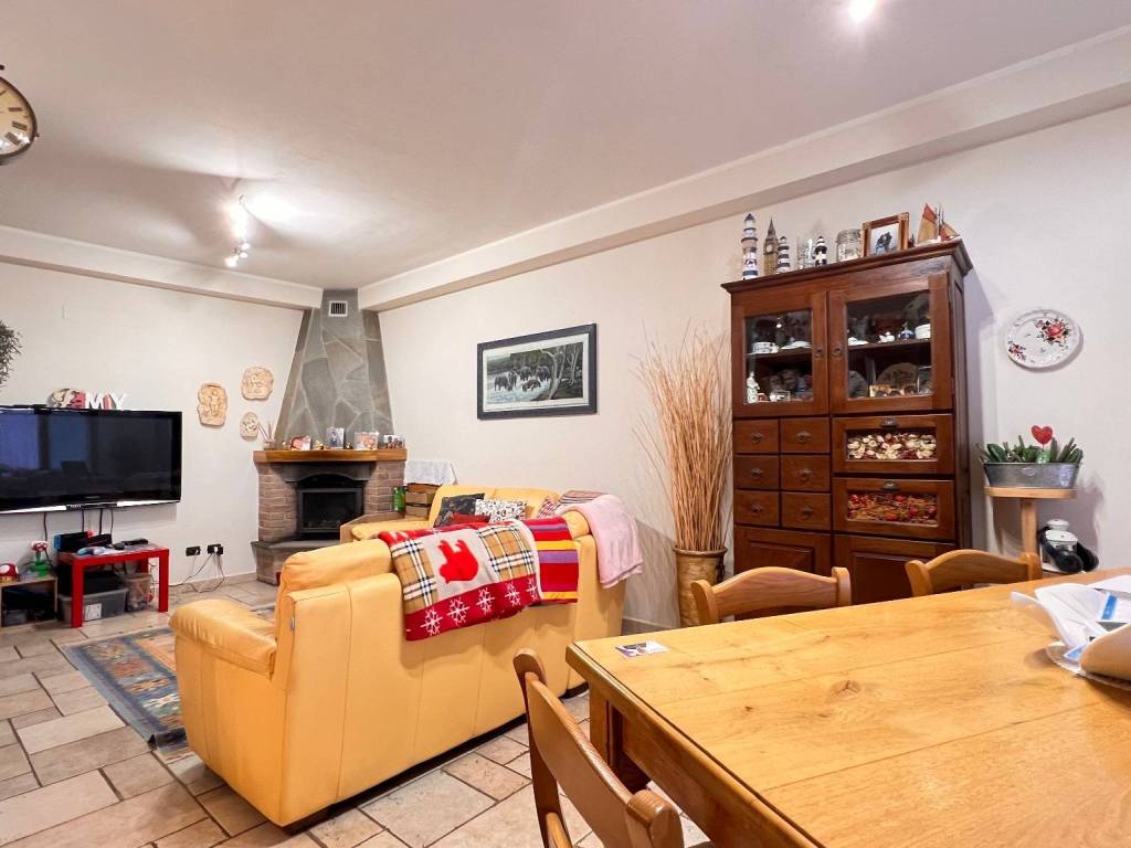 Villa a Mairago in Via Ada Negri, 22 - Foto 4