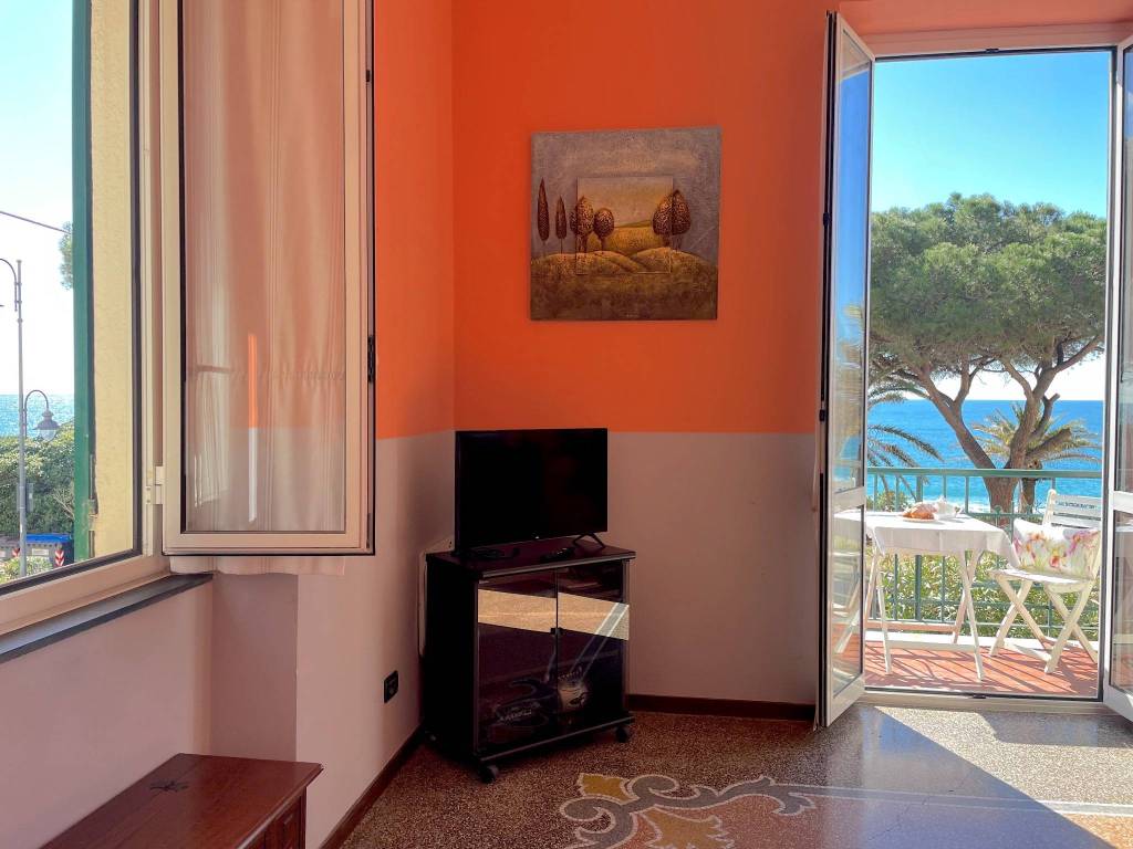 Appartamento a Finale ligure in Via Aurelia, 215 - Foto 2