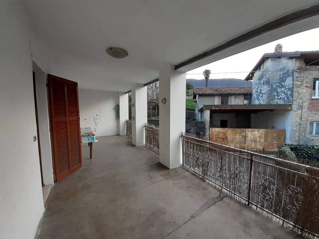 Appartamento a Azzio in Via Roma, 5 - Foto 2