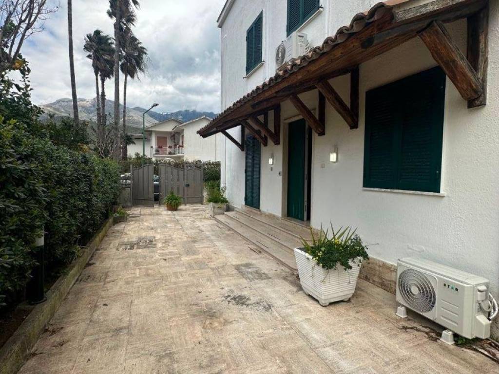 Villa a Formia in Via Appia Lato Napoli, 132 - Foto 2