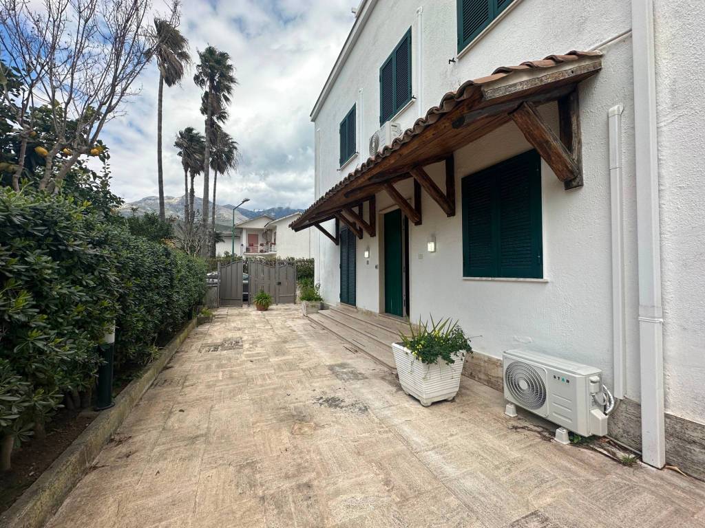 Villa a Formia in Via Appia Lato Napoli, 132 - Foto 3