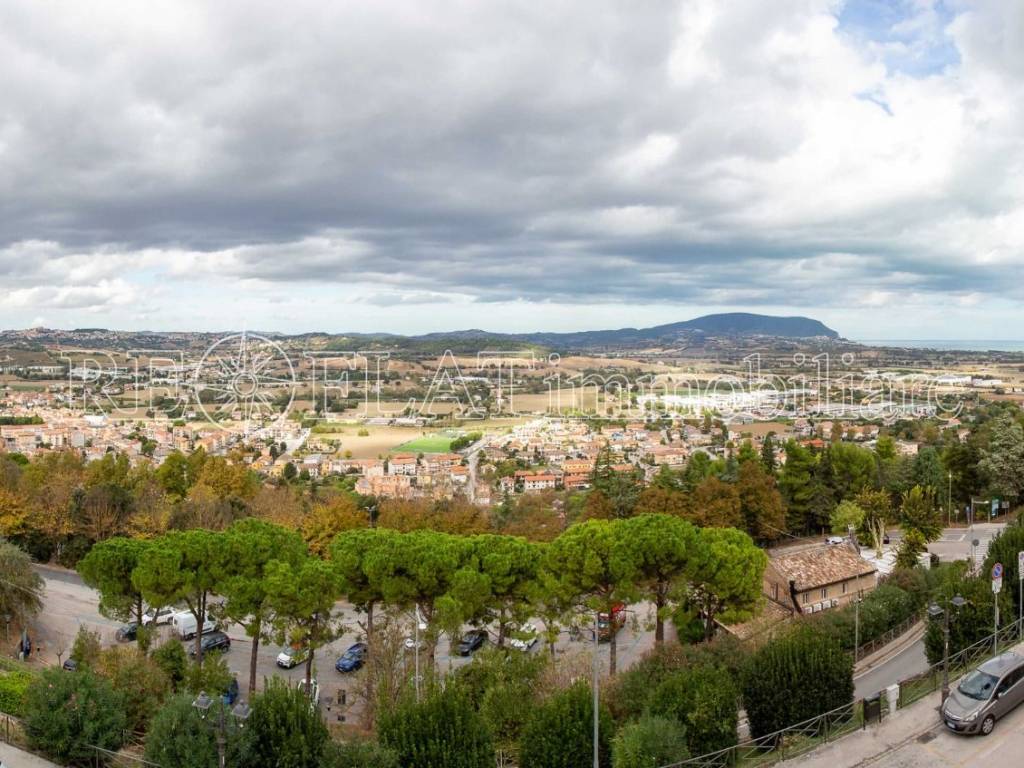 Appartamento a Loreto in Corso Traiano Boccalini, 14 - Foto 2