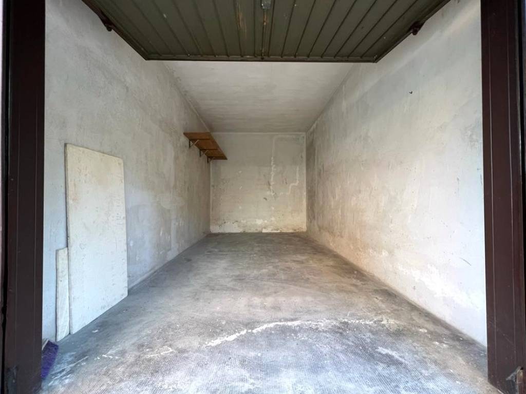 Box / garage a Canale in Via Beppe Fenoglio, 11 - Foto 2