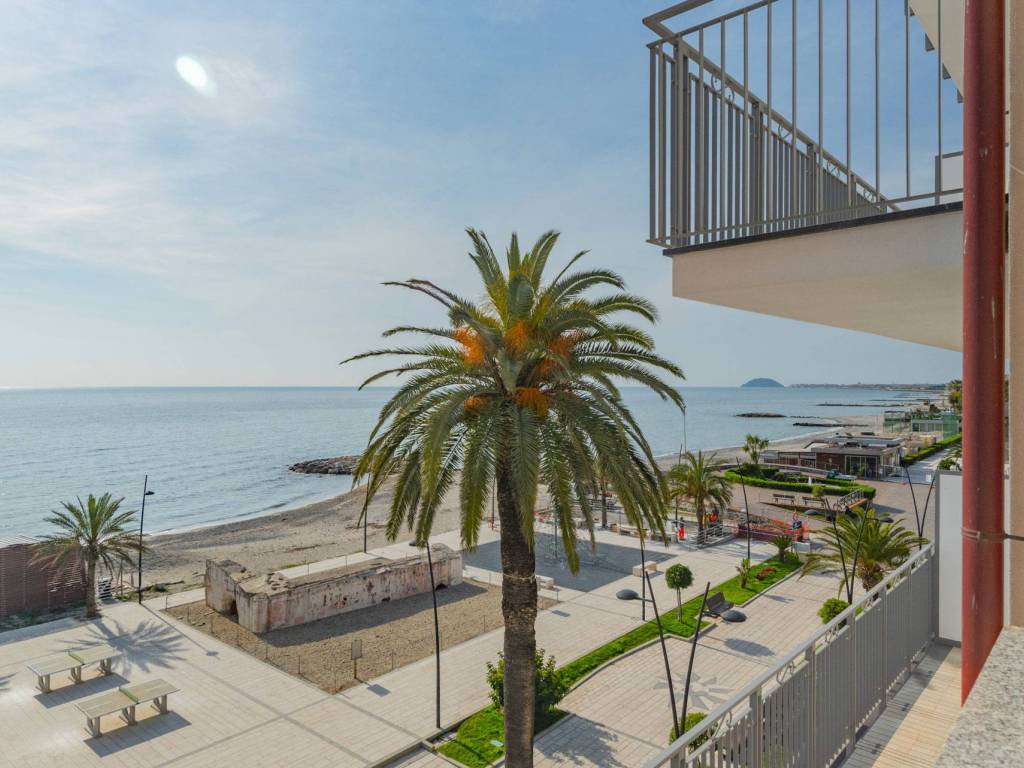 Appartamento a Ceriale in Lungomare Armando Diaz - Foto 3